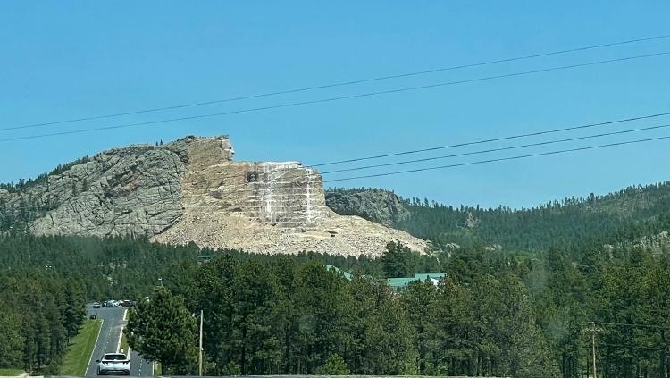 the crazy horse memorial in south dakota